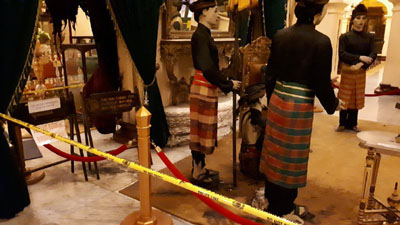 Orang Tak Dikenal Nekat Bakar Patung Dalam Istana Siak